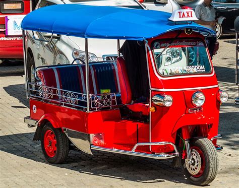 picture of a tuk tuk